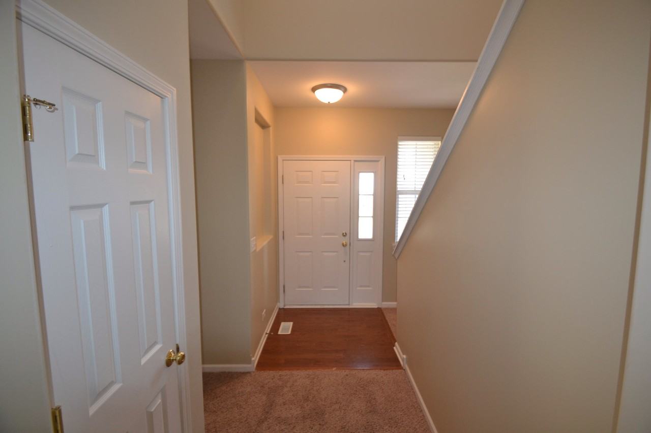 352 N Cornerstone Dr - Photo 2 of 11