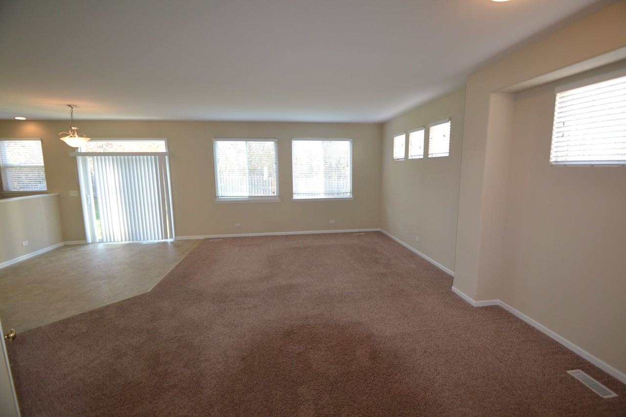 352 N Cornerstone Dr - Photo 3 of 11