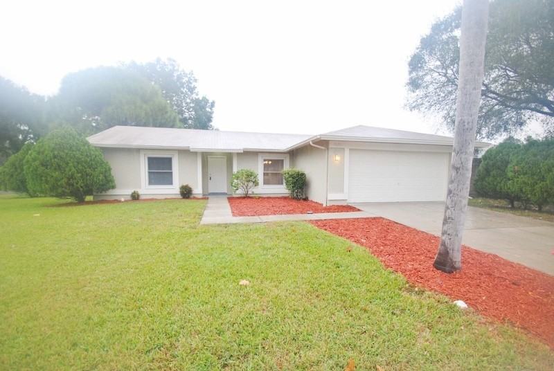 16231 Sawgrass Cir - Photo 2 of 9