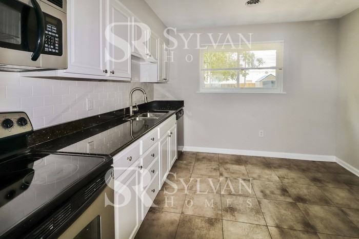 3912 Starboard Rd - Photo 3 of 15