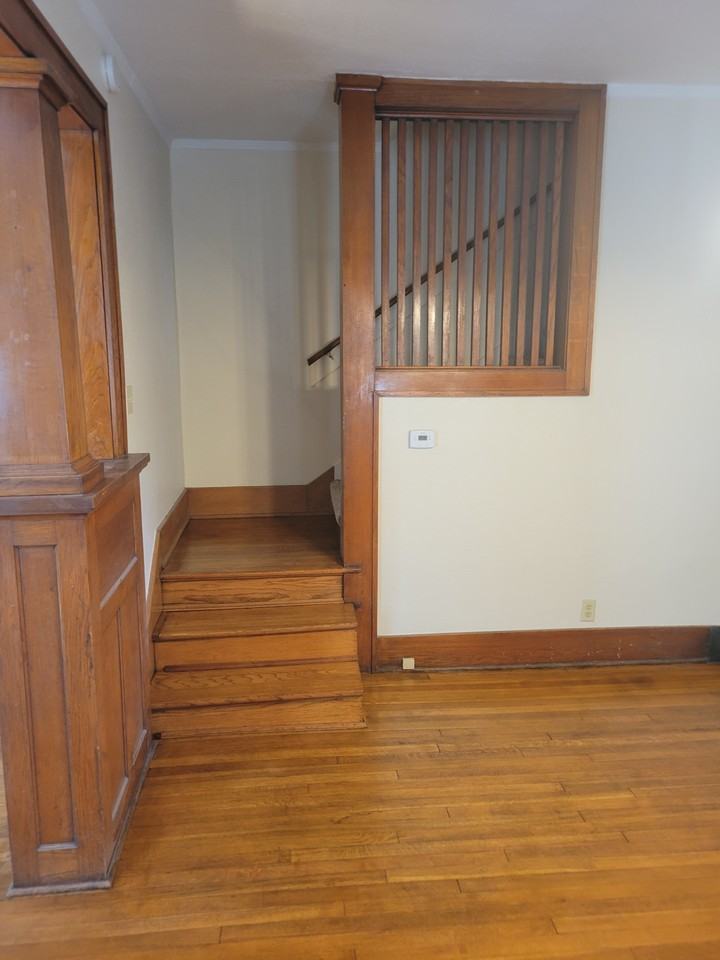 1018 25th St #1 - Photo 5 of 13