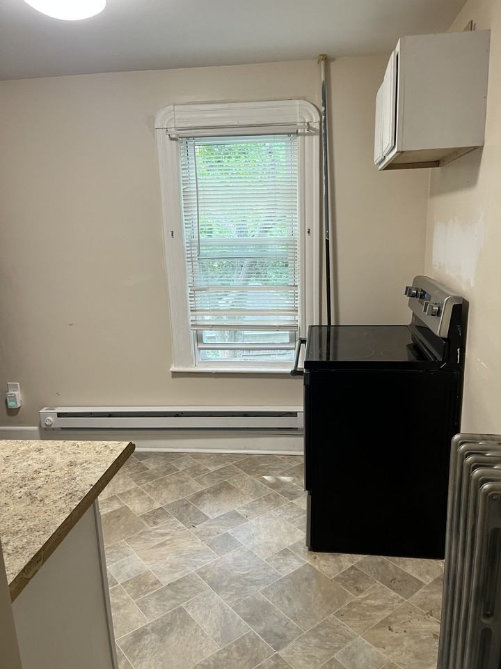 639 Sumner Ave #3 - Photo 2 of 6