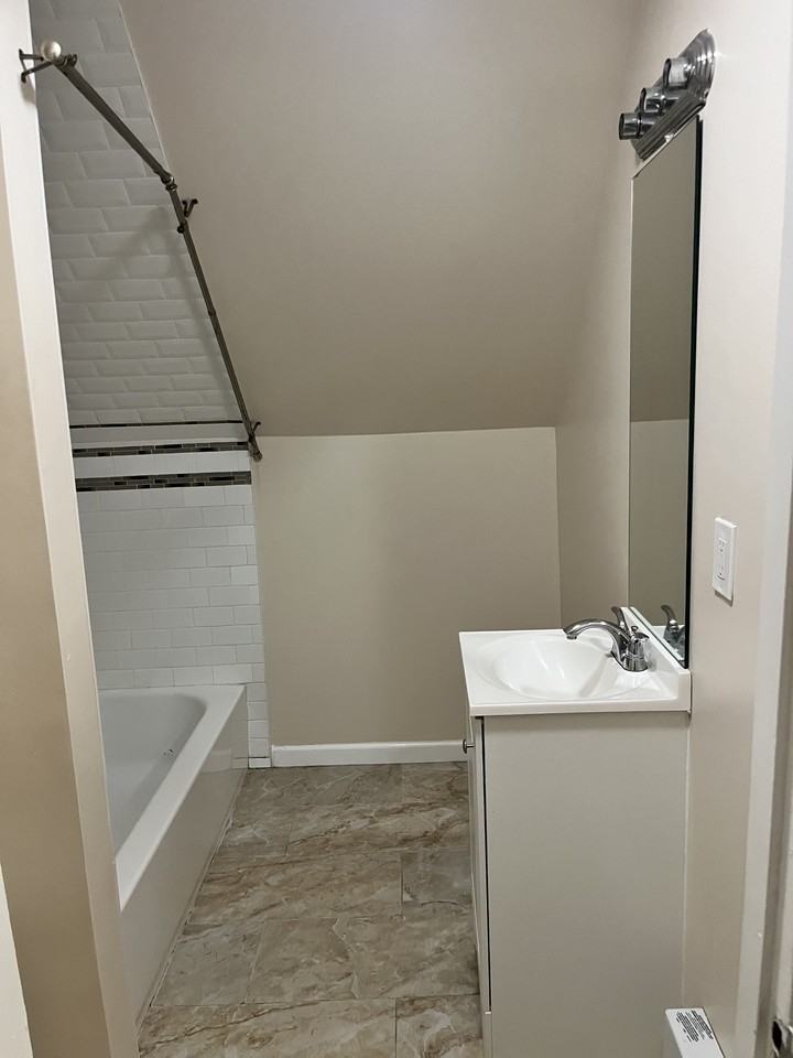 639 Sumner Ave #3 - Photo 3 of 6