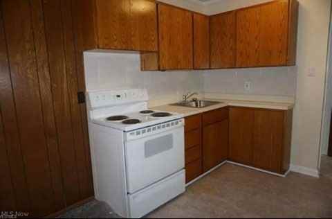 398 Edgewood Dr - Photo 2 of 11