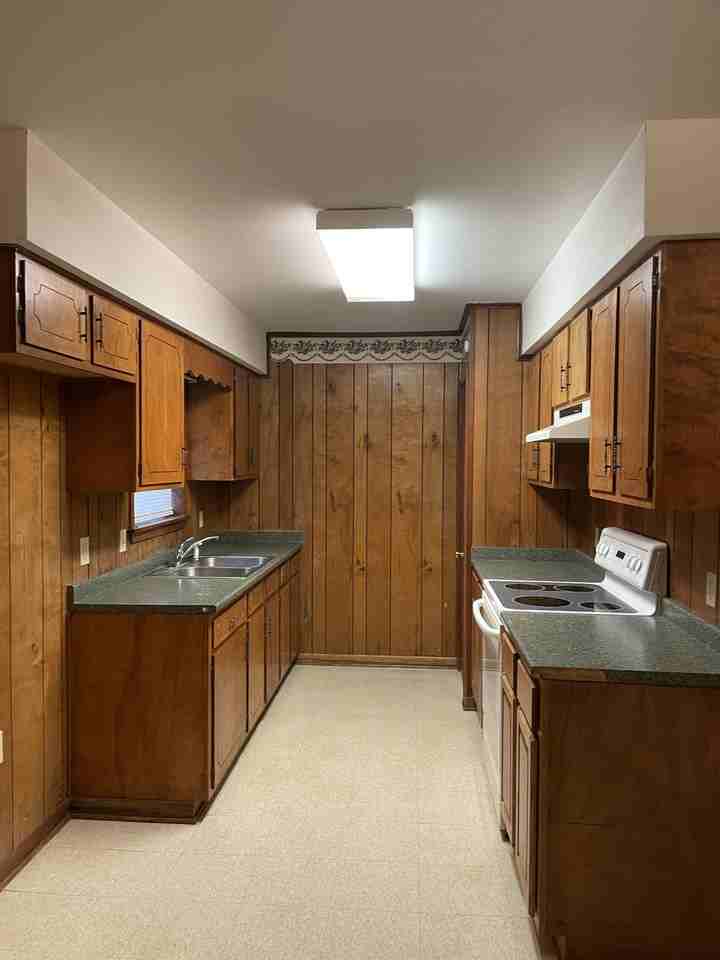 111 Center St #NA - Photo 5 of 18