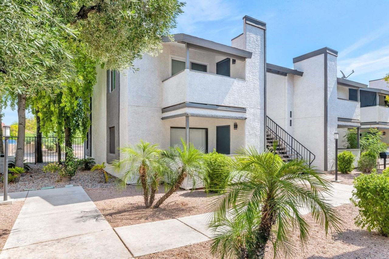 1221 85th Place #103 - Photo 5 of 49