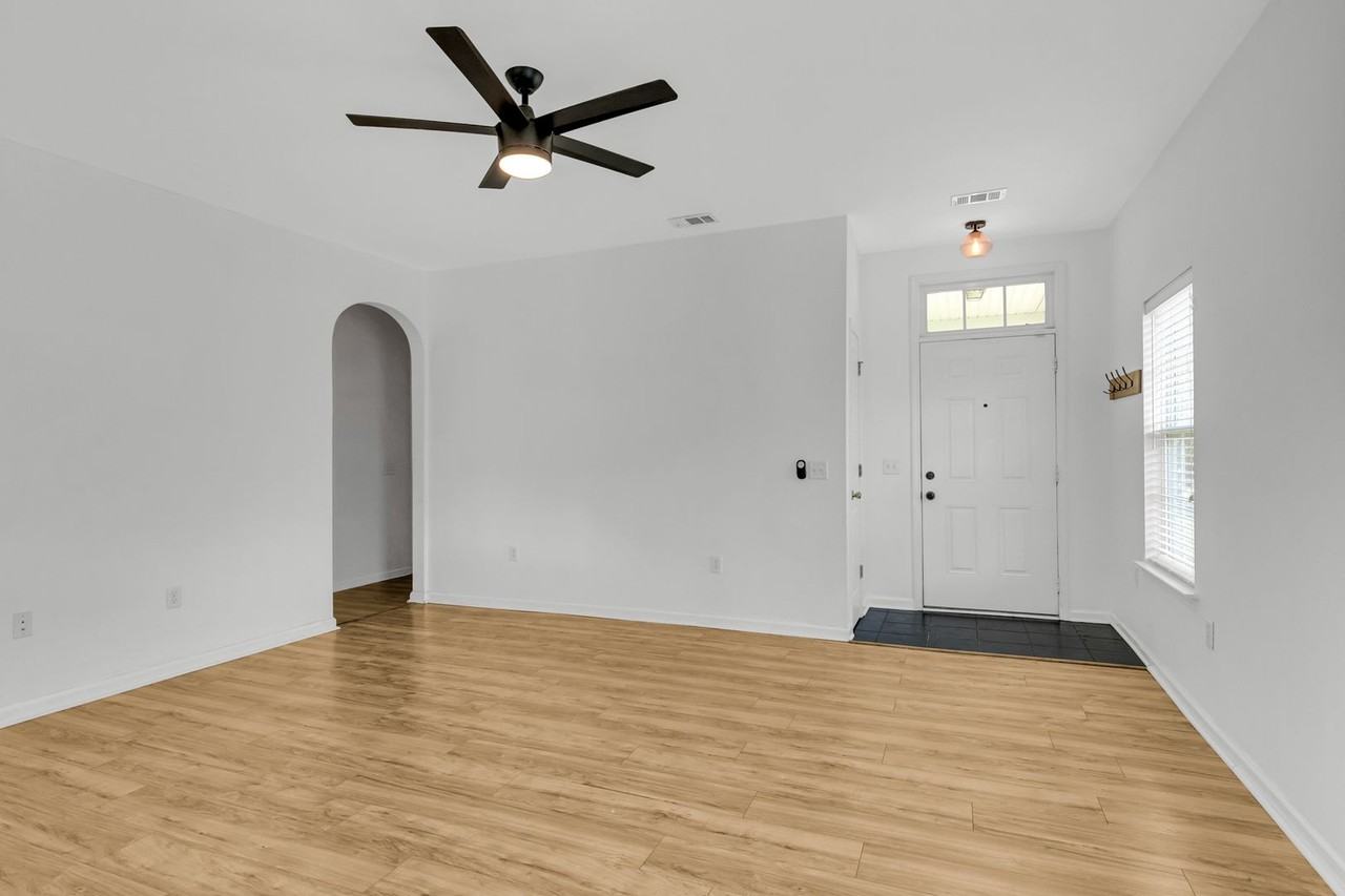 297 Ivey St - Photo 4 of 28