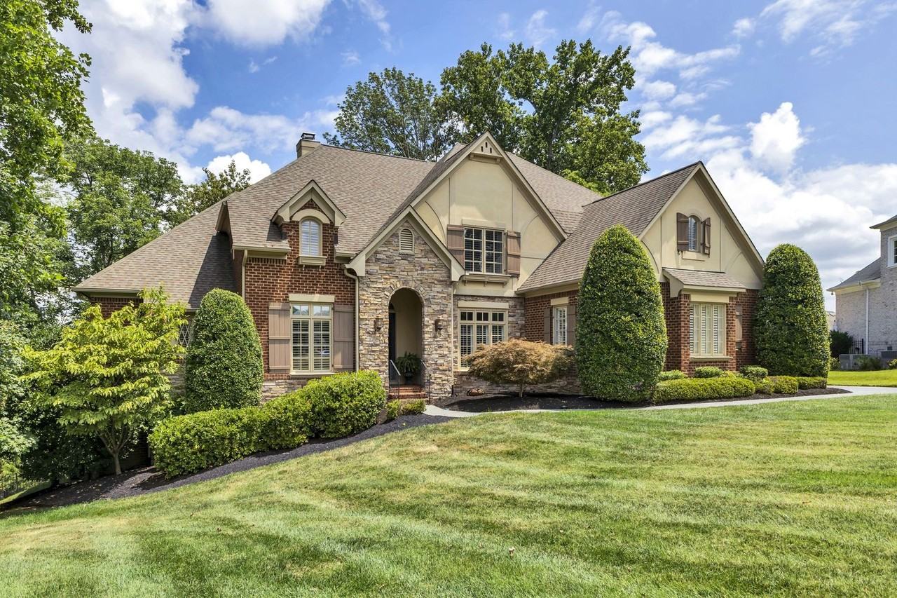 12 Medalist Ct - Photo 2 of 50