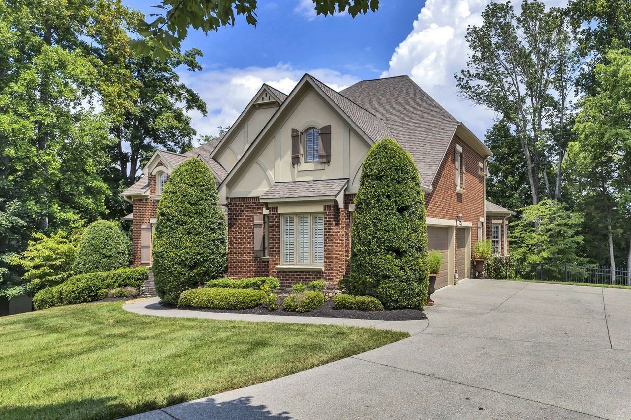 12 Medalist Ct - Photo 3 of 50