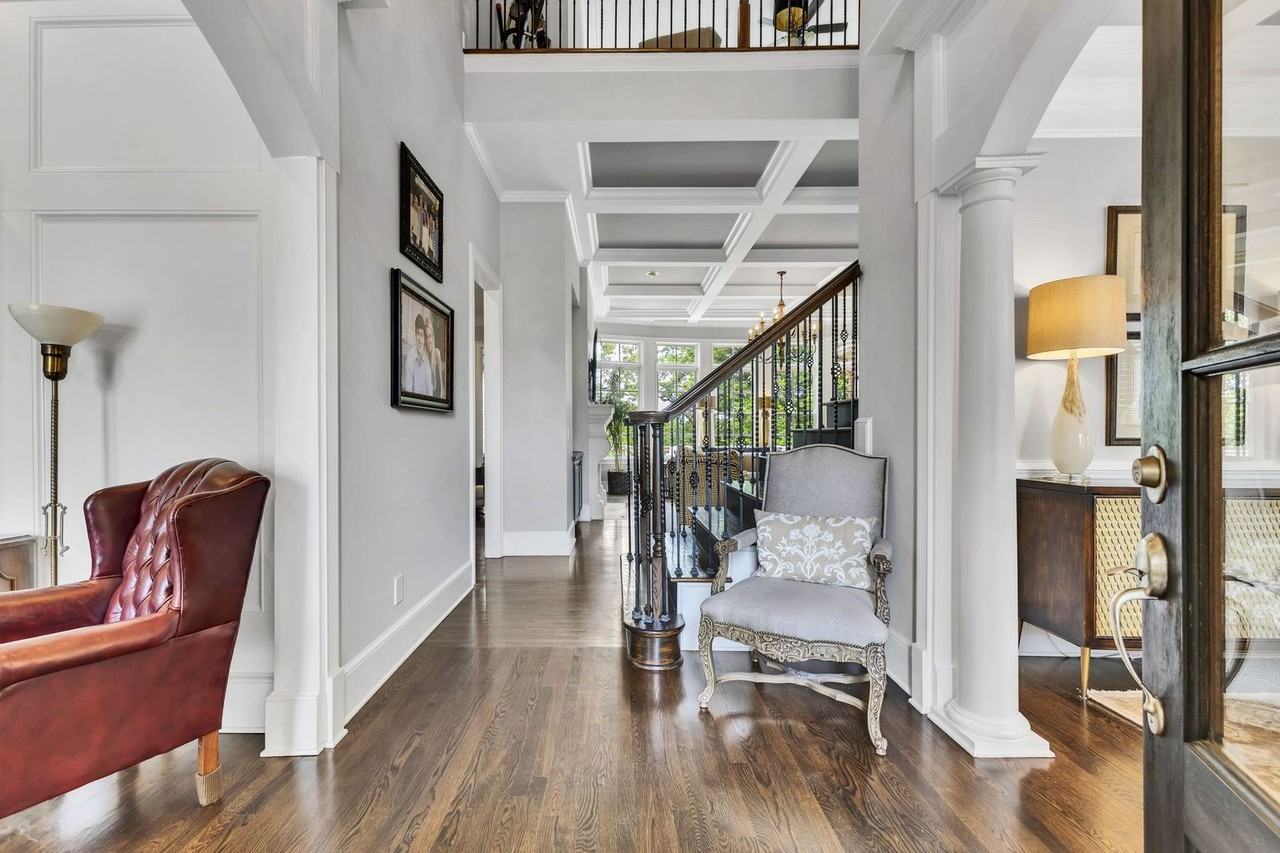 12 Medalist Ct - Photo 5 of 50