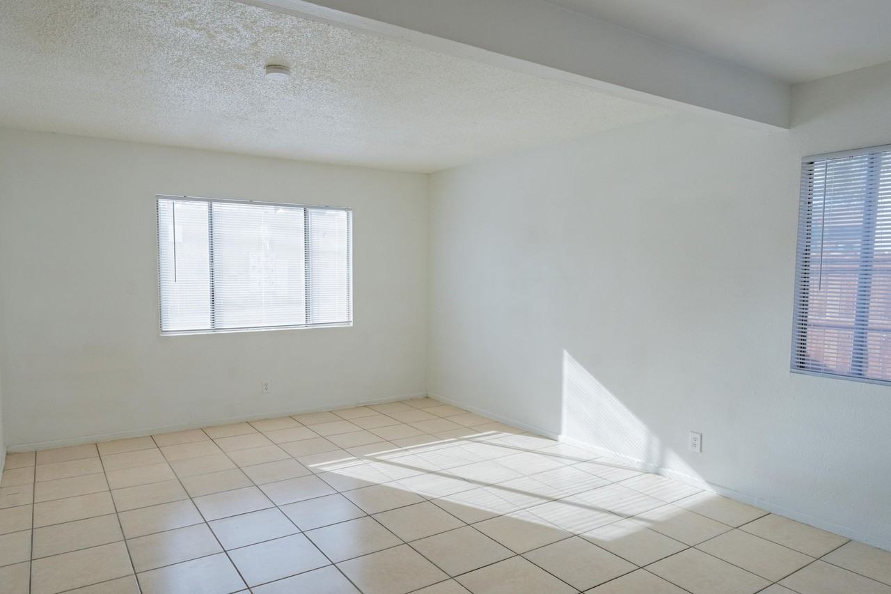 Apartments in the Heart of Las Vegas - Photo 2 of 8