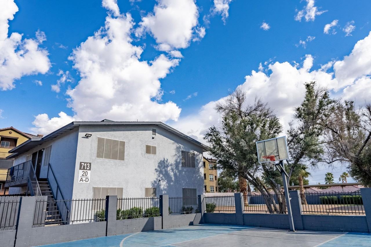 Apartments in the Heart of Las Vegas - Photo 4 of 8