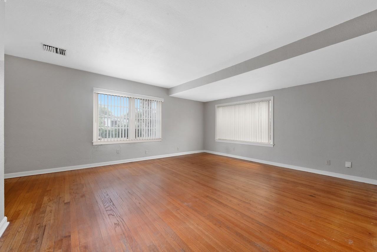 547 Lake Como Cir - Photo 2 of 27