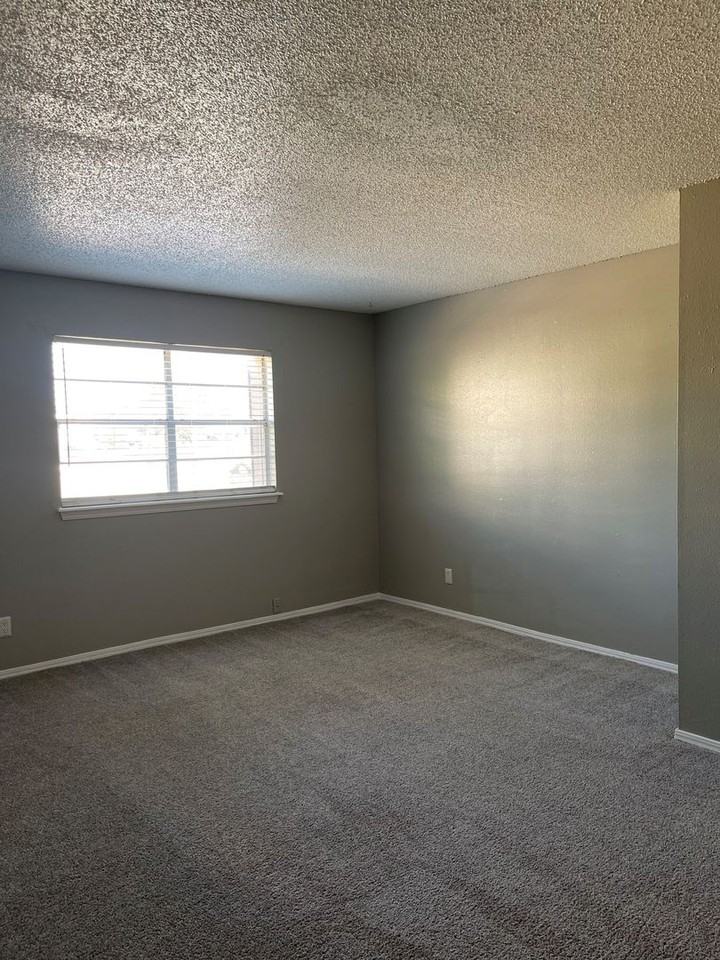 Bryant Grove Apartments - Photo 4 of 32