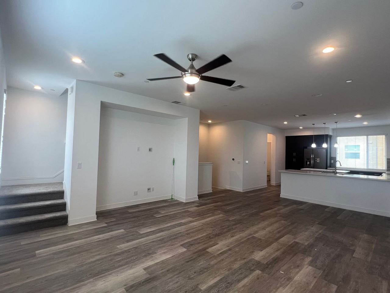 752 Shoreline Rd - Photo 3 of 27