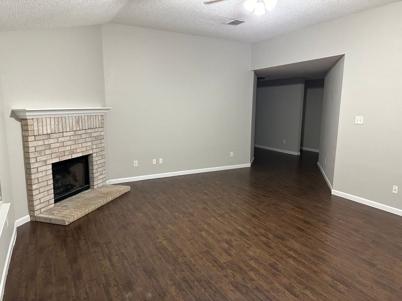 9328 Goldenview Dr - Photo 4 of 21