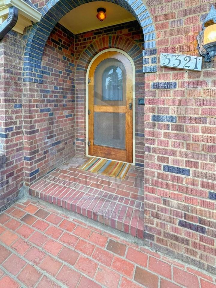 3321 N Columbia Cir - Photo 4 of 45