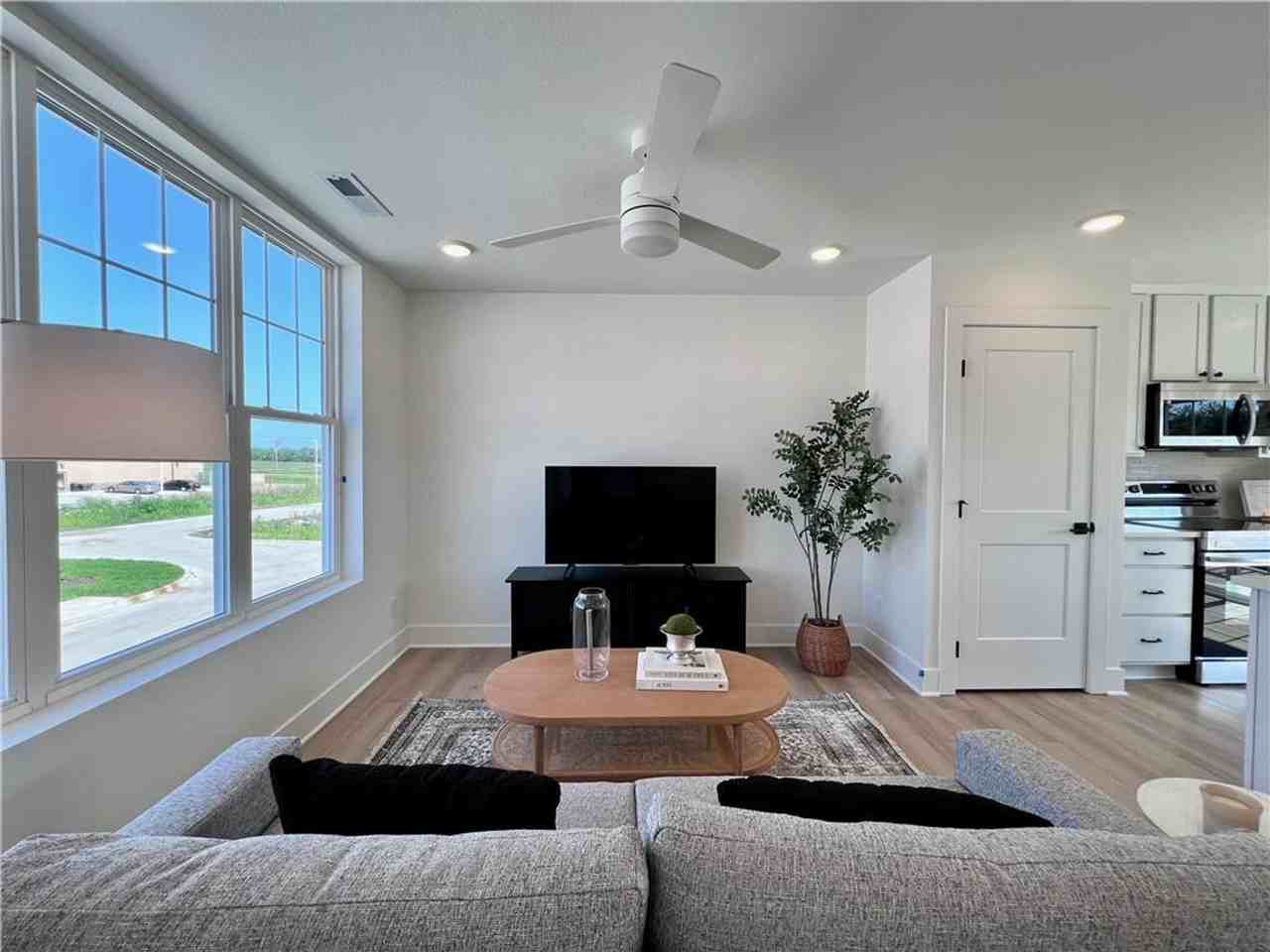 Walnut Crest Townhomes - Photo 3 of 16