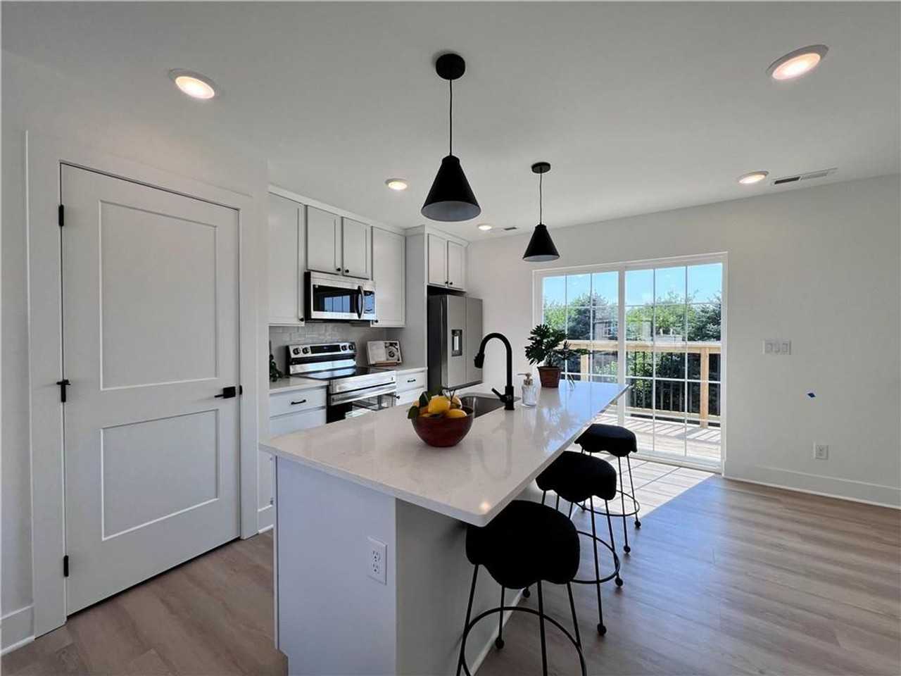 Walnut Crest Townhomes - Photo 4 of 16