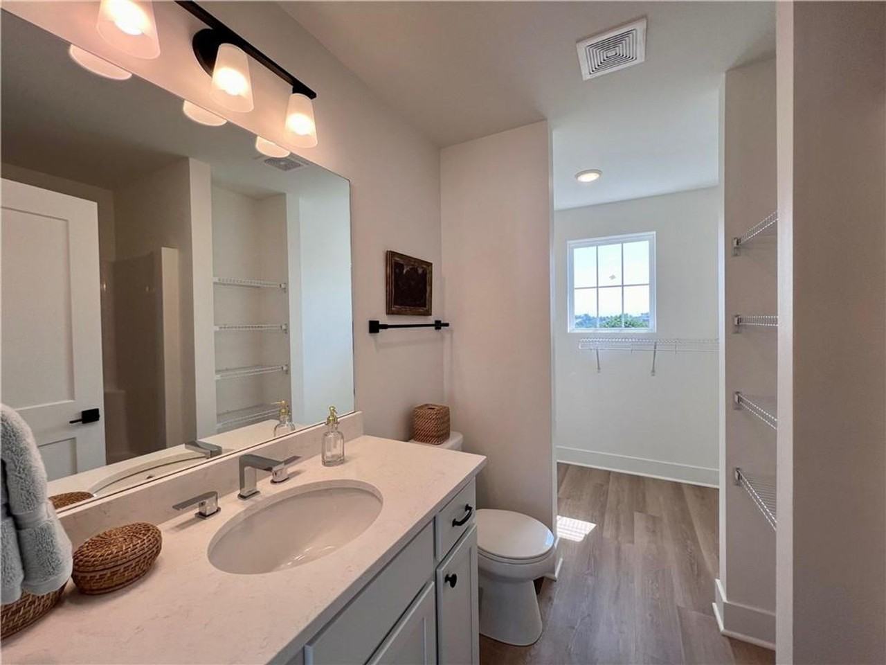 Walnut Crest Townhomes - Photo 6 of 16