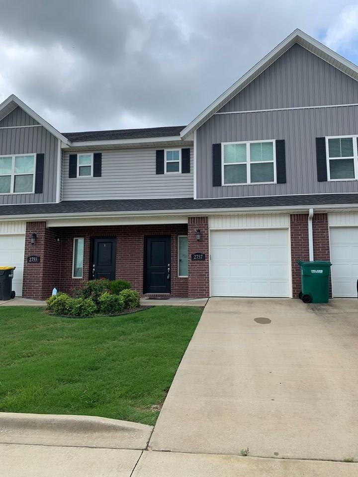 2757 W Kilimanjaro Way