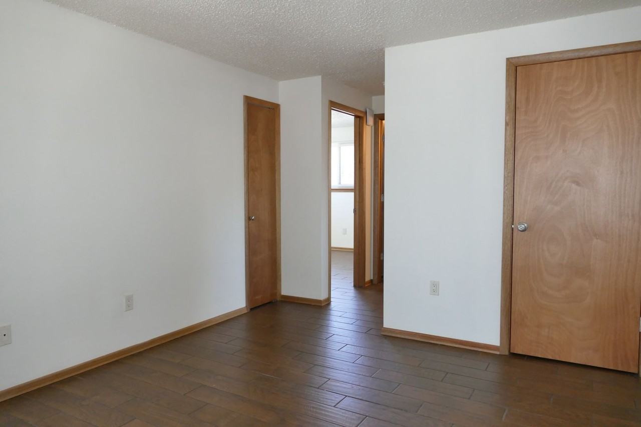 2032 - Photo 3 of 11