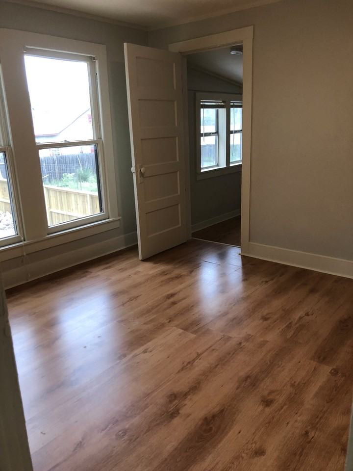 615 13th St Unit B - Photo 3 of 9
