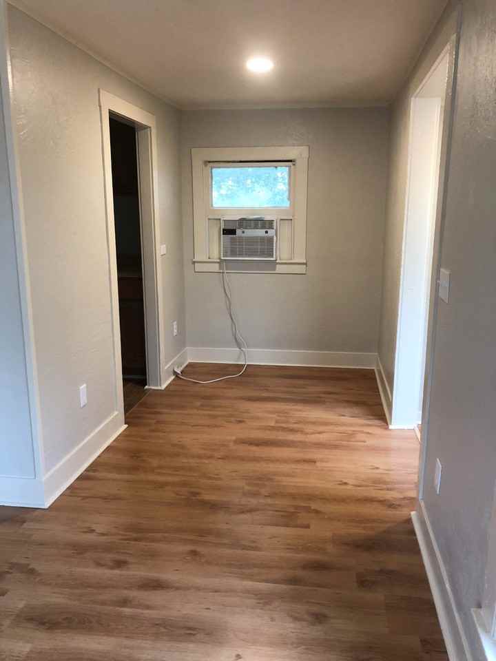 615 13th St Unit B - Photo 5 of 9