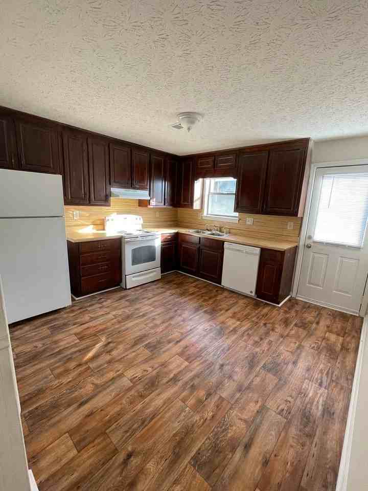 8821 W Hills Ct - Photo 2 of 8