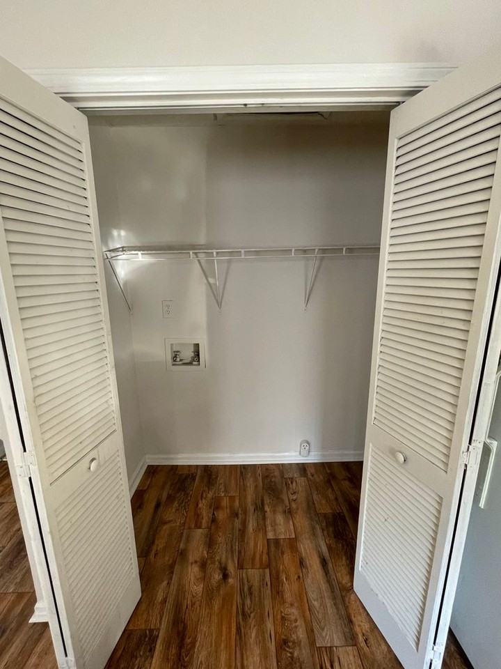 8821 W Hills Ct - Photo 3 of 8