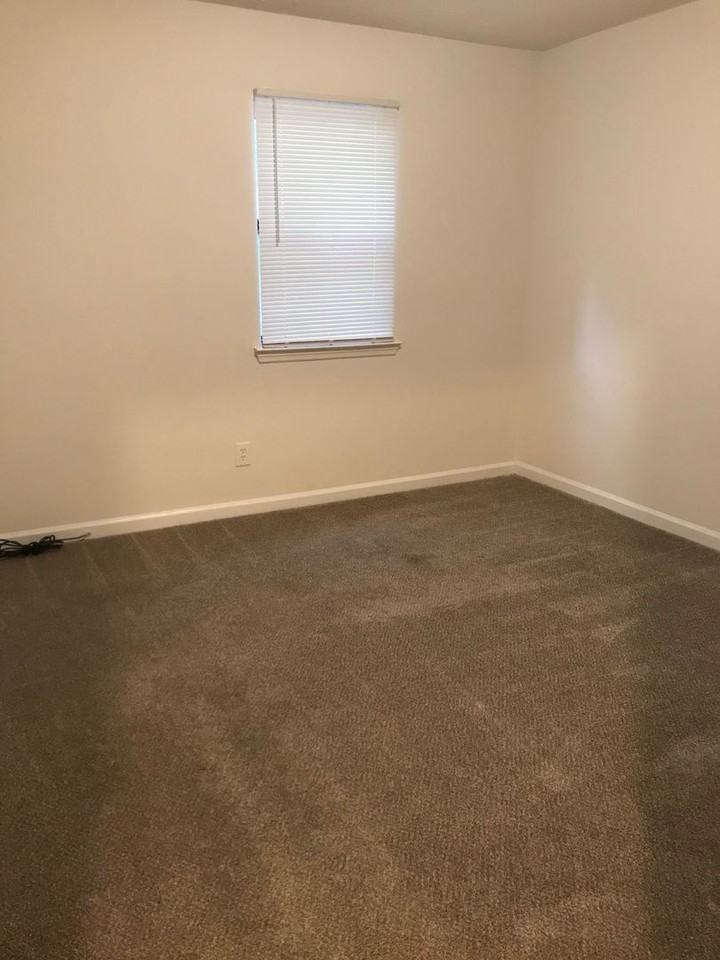 8821 W Hills Ct - Photo 4 of 8