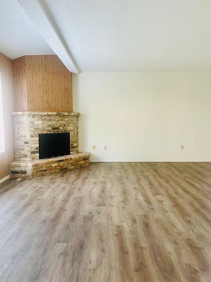 1015 N 39th St #G26 - Photo 4 of 10