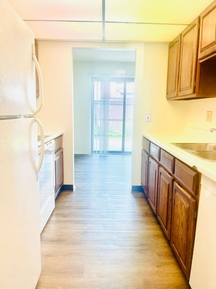 1015 N 39th St #G26 - Photo 5 of 10