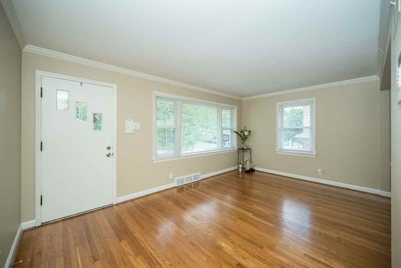 9725 Durham Dr - Photo 3 of 17