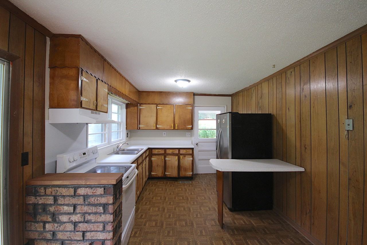 6905 Moreview Rd - Photo 4 of 12