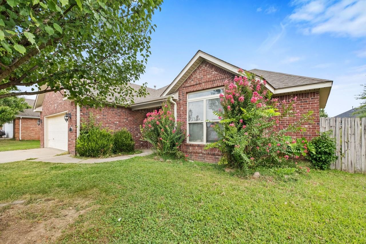 702 Grant Ave - Photo 2 of 27