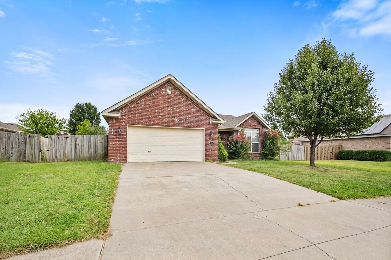 702 Grant Ave - Photo 3 of 27