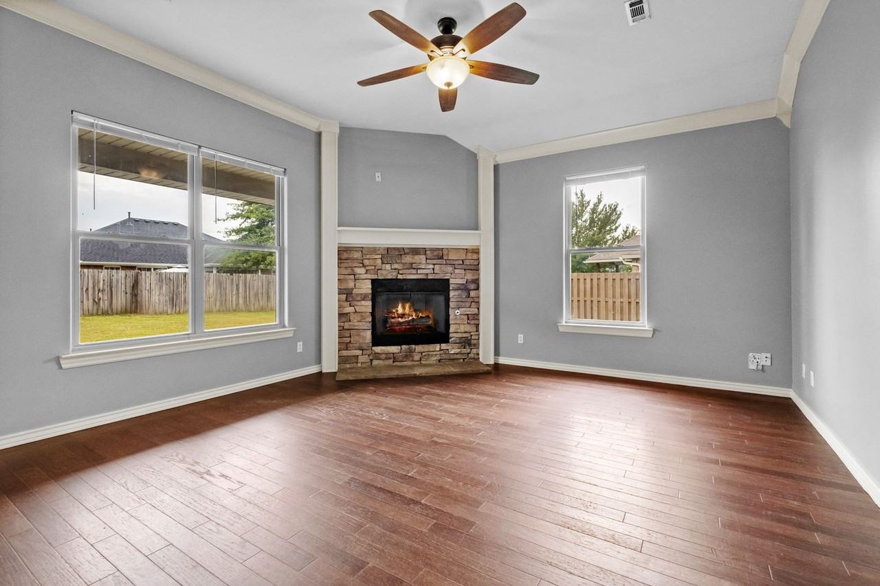 702 Grant Ave - Photo 6 of 27