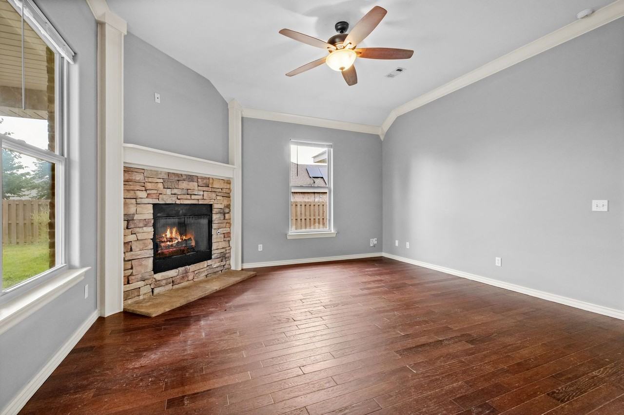 702 Grant Ave - Photo 7 of 27