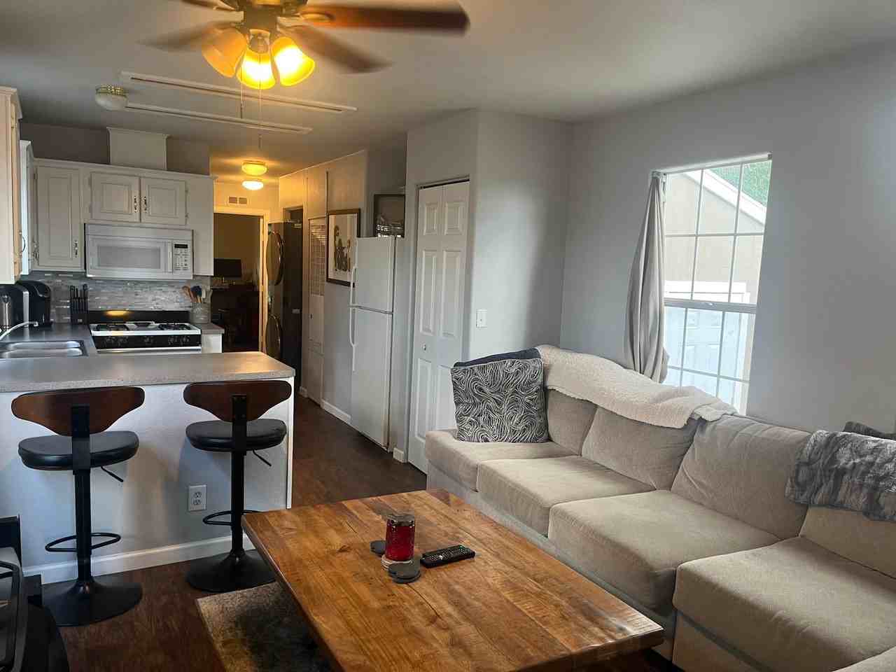 4223 N Lynch Ave - Photo 3 of 13