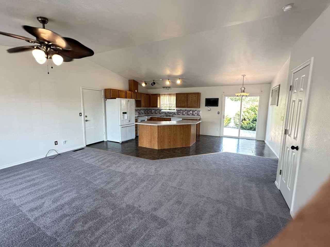 985 Mercedes Dr - Photo 3 of 10