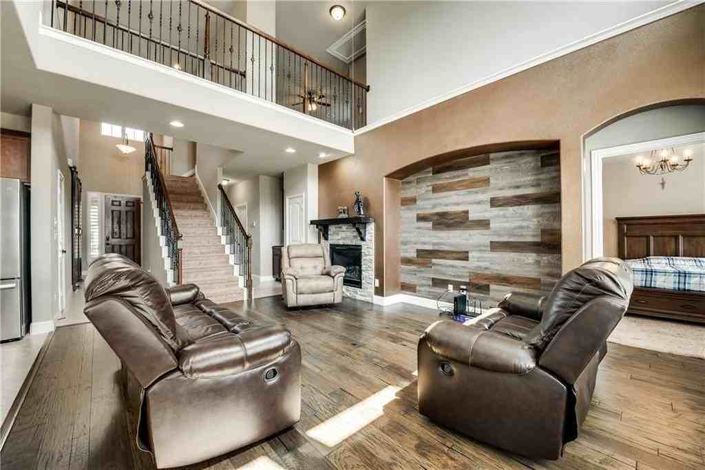 1025 Spring Falls Dr - Photo 3 of 22