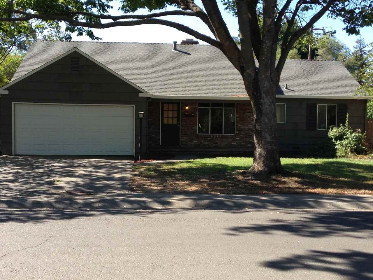 1006 Maple Ln - Photo 2 of 11