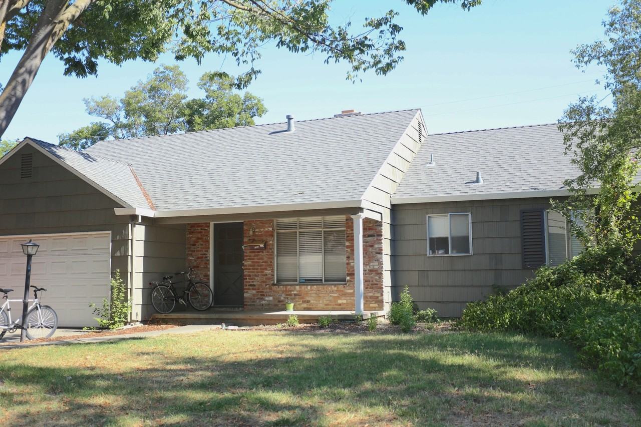 1006 Maple Ln - Photo 3 of 11
