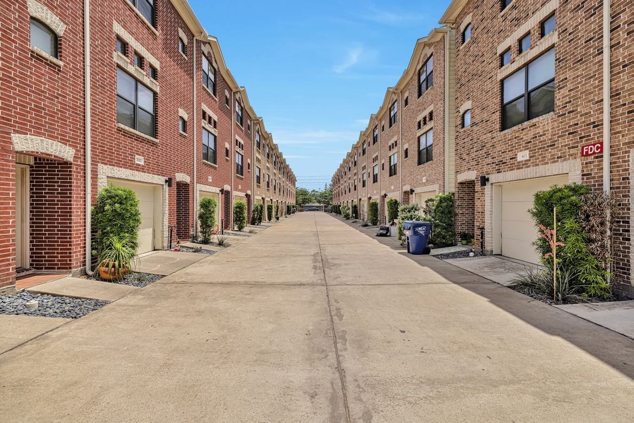 648 Westcross St #801 - Photo 3 of 16