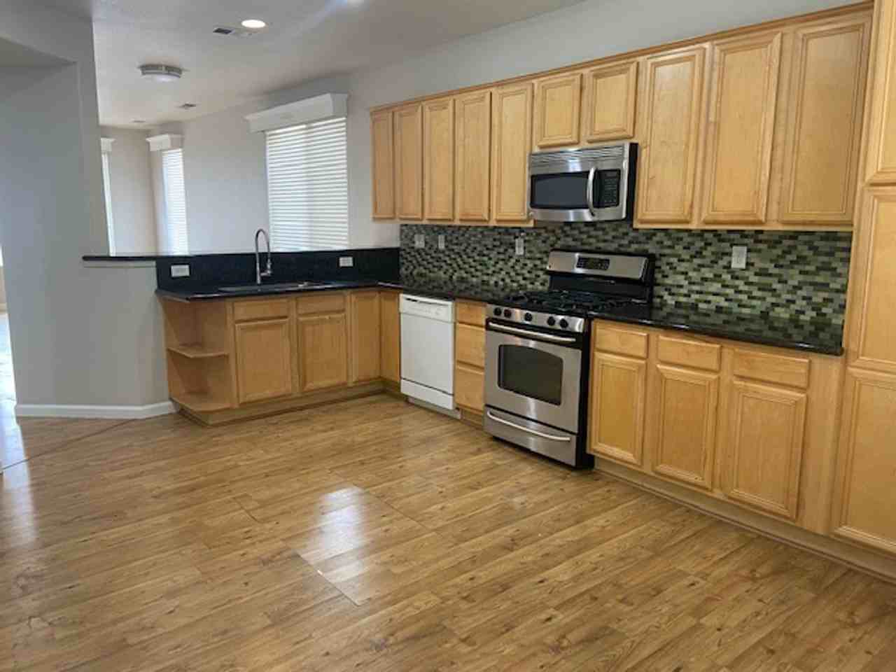 1640 Rocky Cove Ln - Photo 4 of 23
