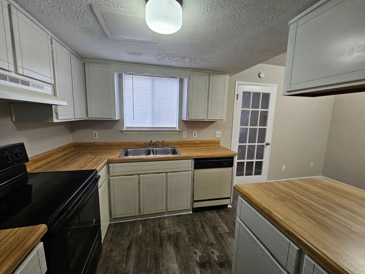 6405 Lenawee St - Photo 3 of 11