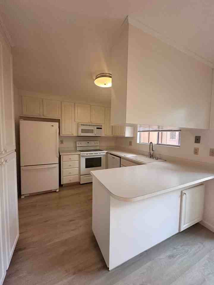 2084 Alta Loma St - Photo 2 of 28