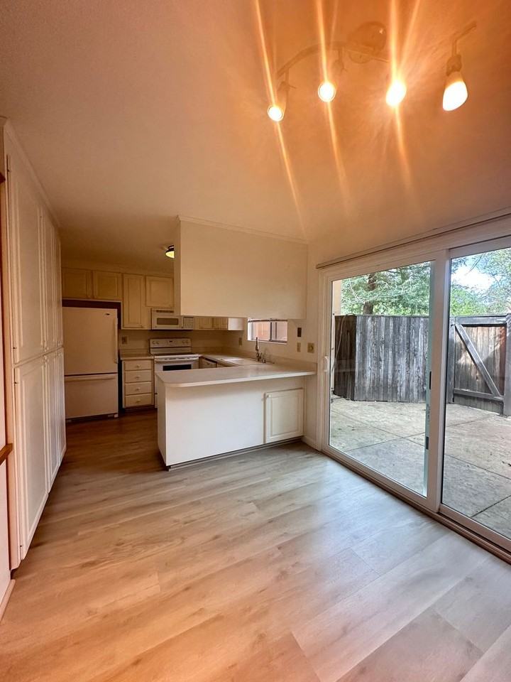 2084 Alta Loma St - Photo 3 of 28