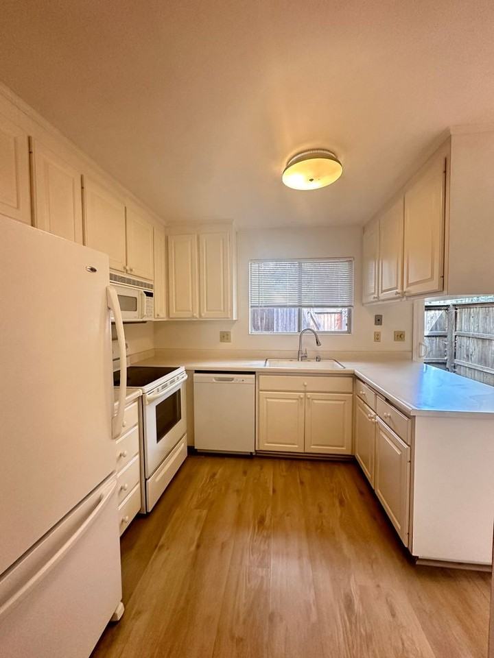 2084 Alta Loma St - Photo 4 of 28